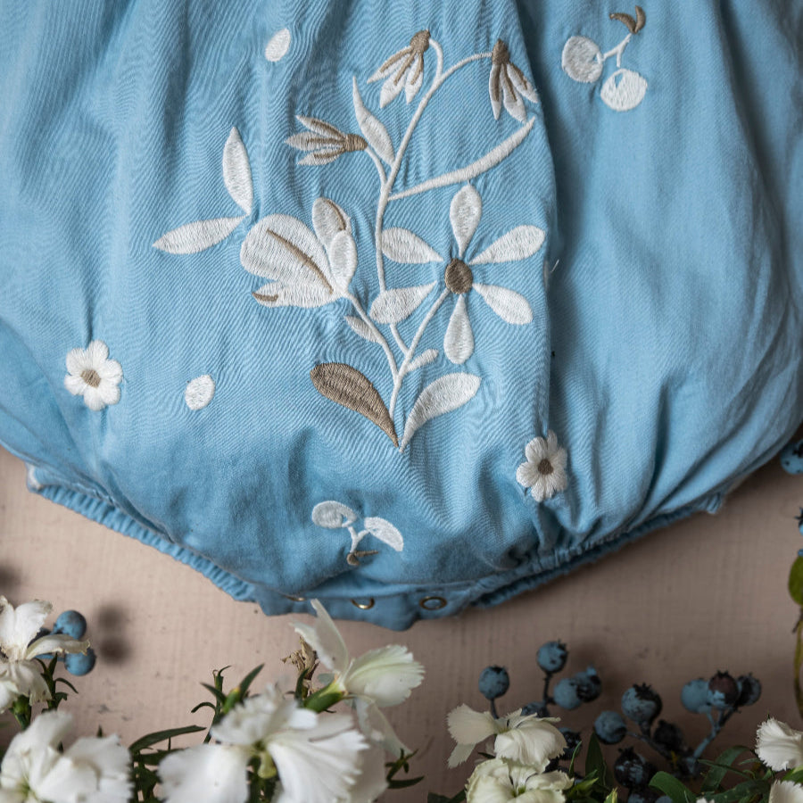 Mima Romper – Babywear with Collar & Floral Embroidery | Dove Blue
