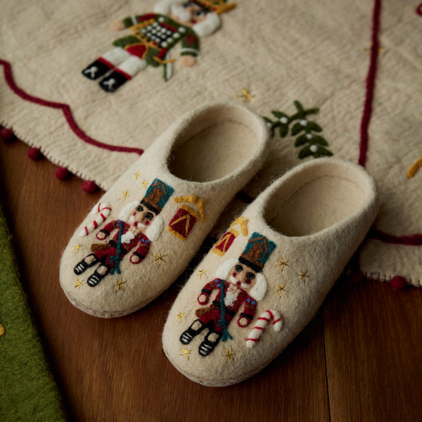Nutcracker slippers (Women) - Cream