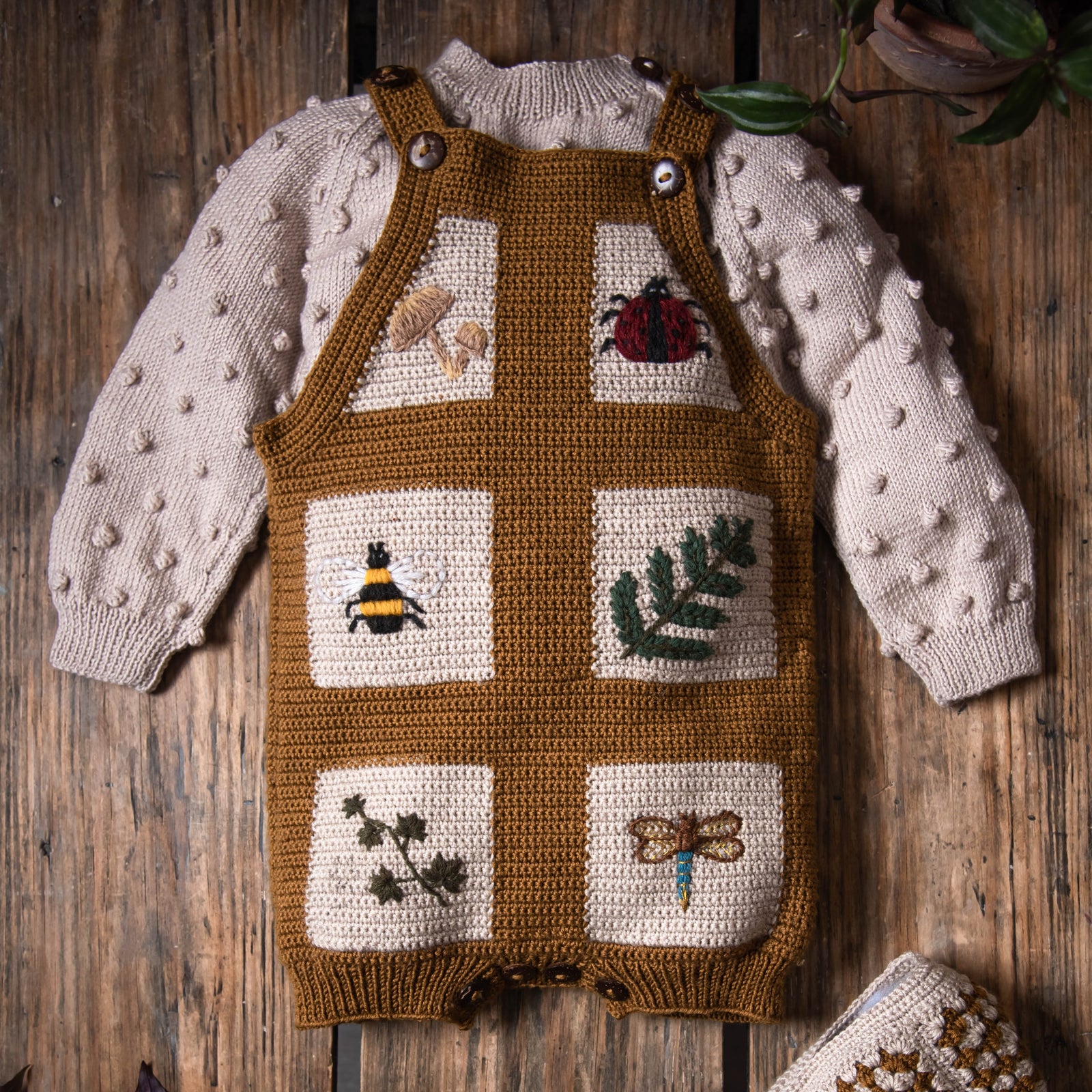 Bug-Themed Baby Romper with Embroidery – Adjustable Straps