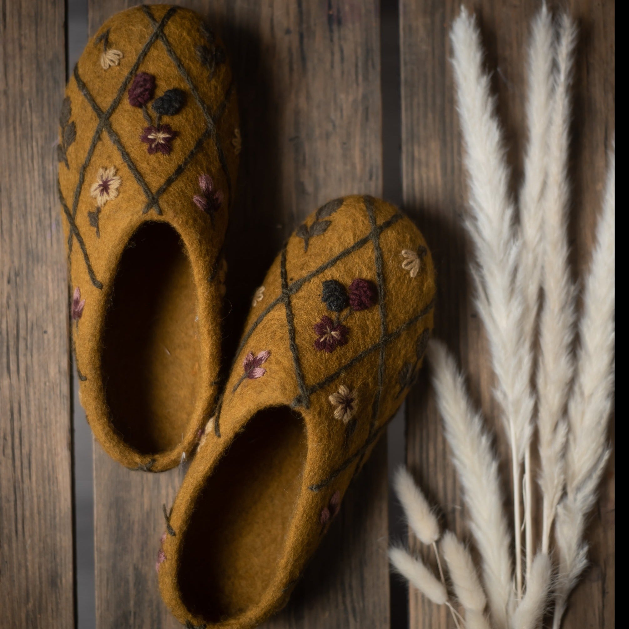 Embroidered Blooms slippers (Women) - Amber